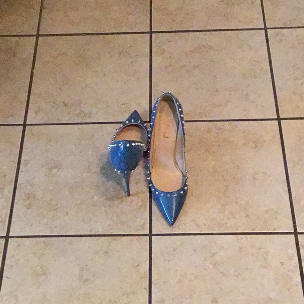 FSJ” Beautiful spiked Teal shoes 🦋🌸🌼(NWOT)